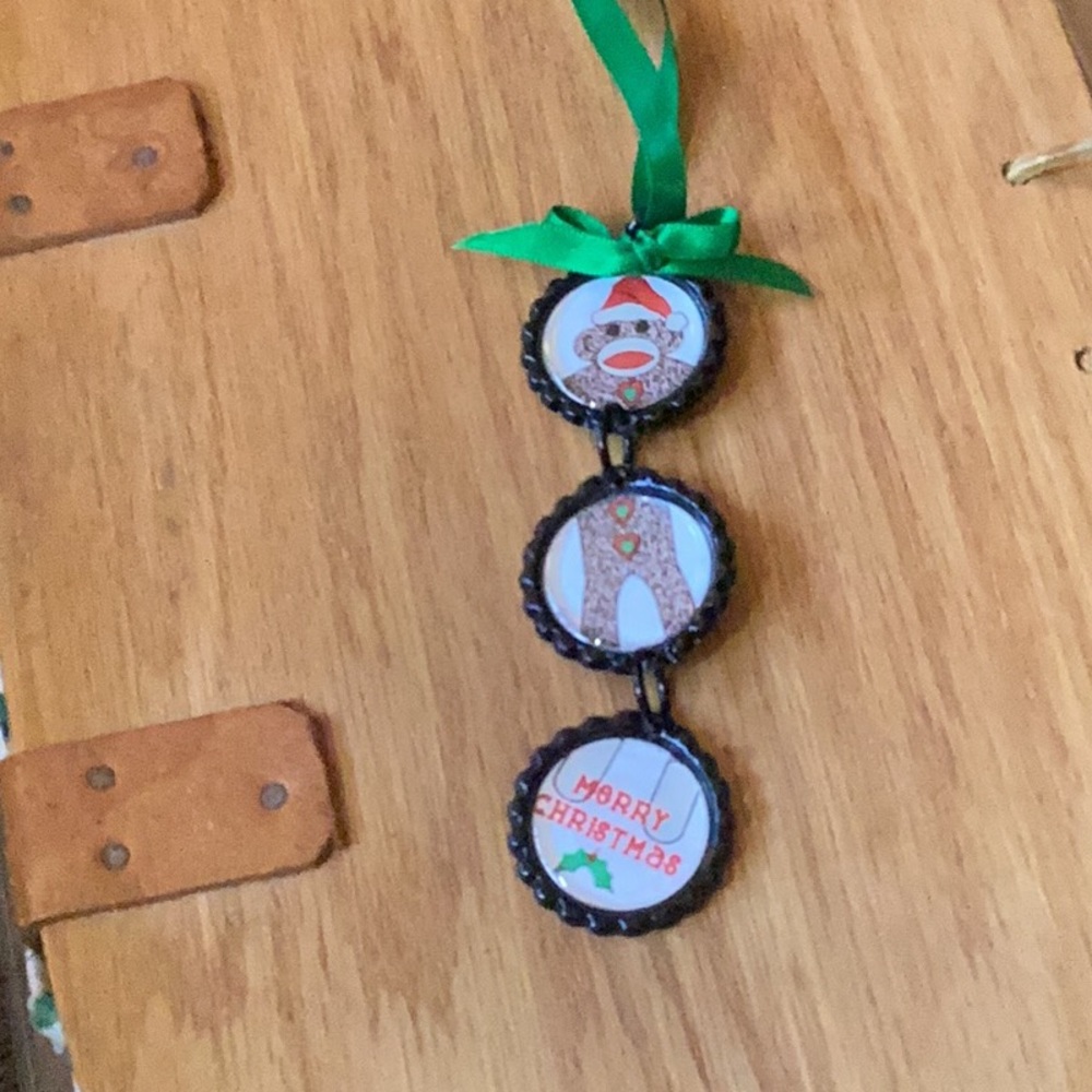 🎄Bottle cap sock monkey ornament